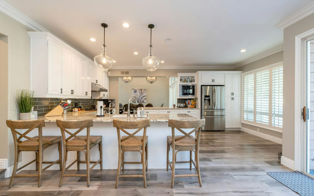 how to find air leaks in house